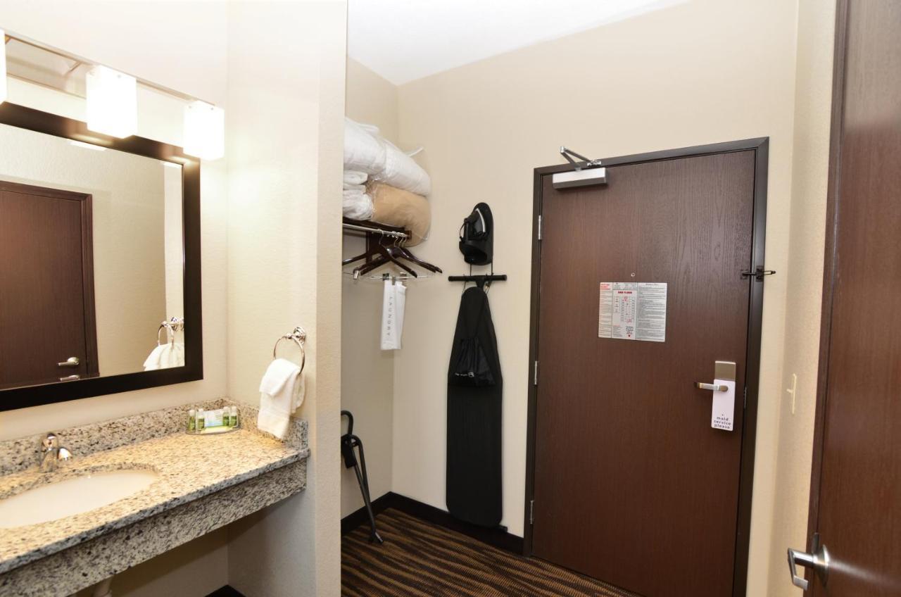 Cobblestone Inn & Suites - Manning Ngoại thất bức ảnh