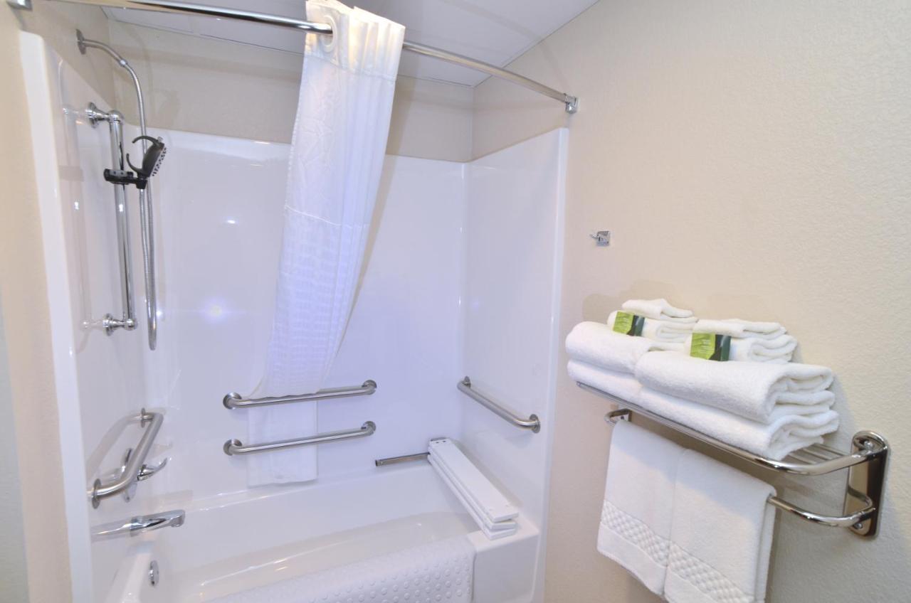 Cobblestone Inn & Suites - Manning Ngoại thất bức ảnh