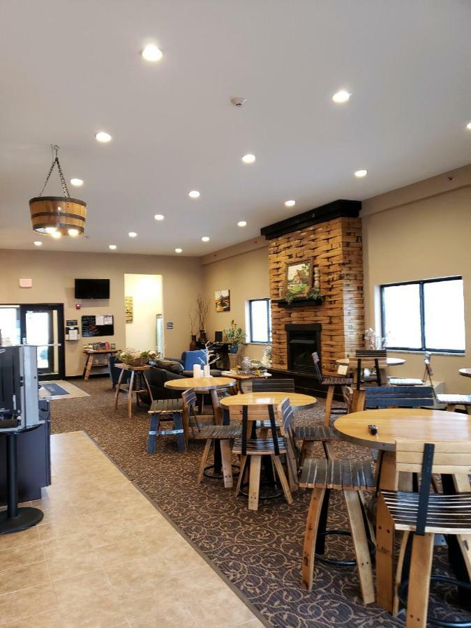 Cobblestone Inn & Suites - Manning Ngoại thất bức ảnh